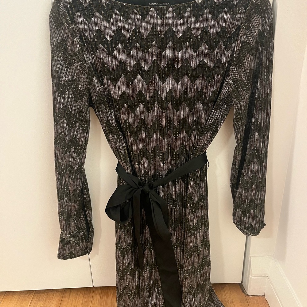 Banana Republic Black and Gray Chevron Long Sleeve Dress